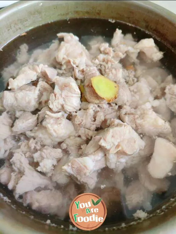 Beef brisket and buckwheat noodles in clear soup