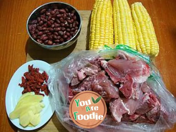 Nutritious soup for autumn ---------- [peanut, corn and ribs soup]