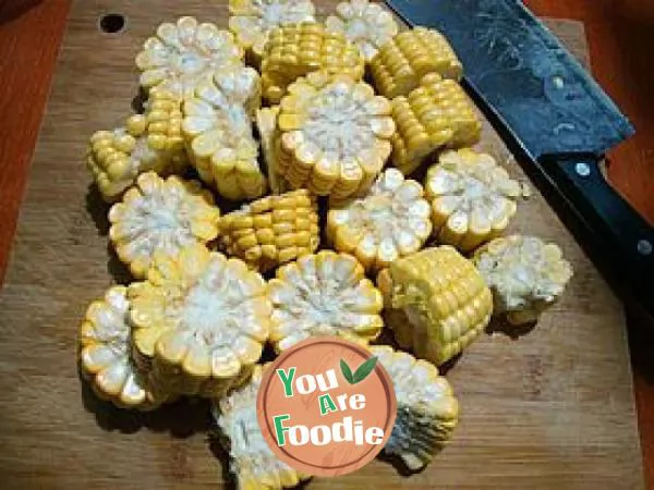 Nutritious soup for autumn ---------- [peanut, corn and ribs soup]