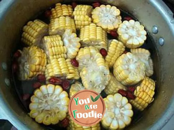 Nutritious soup for autumn ---------- [peanut, corn and ribs soup]