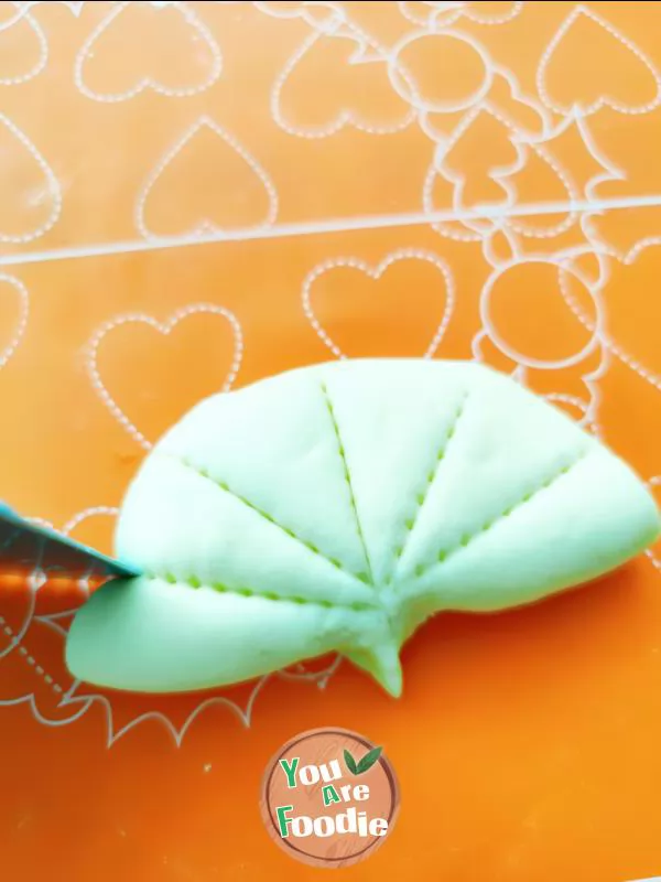 Lotus leaf clip