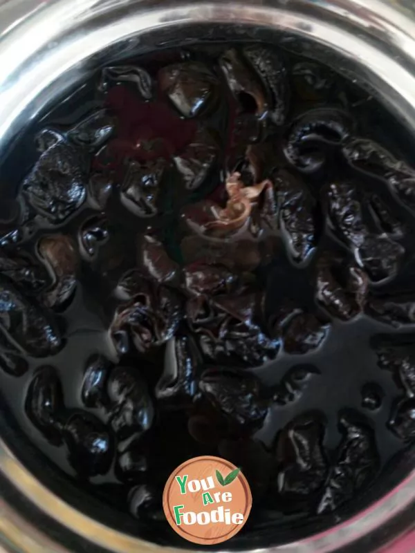 Black and white vegetables