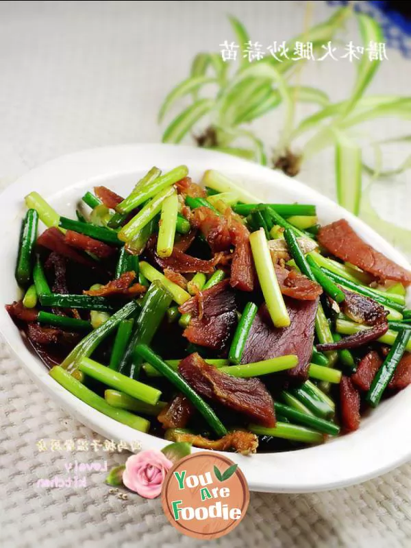 Home-cooked-dish-----sauteed-garlic-sprouts-with-preserved-ham