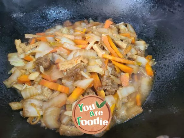 Braised Noodles with Coarse Grains and Black Beans