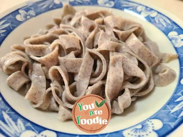 Braised Noodles with Coarse Grains and Black Beans