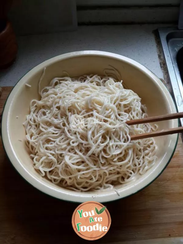 Cold noodles with Sichuan style shredded chicken