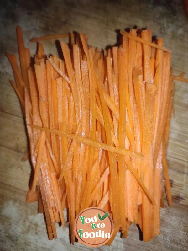 Shredded carrot with garlic