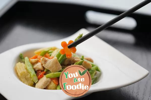 Fried chicken slices with bamboo shoots