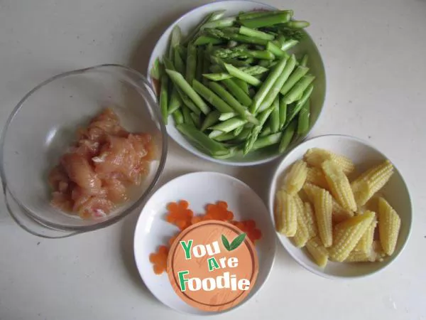 Fried chicken slices with bamboo shoots