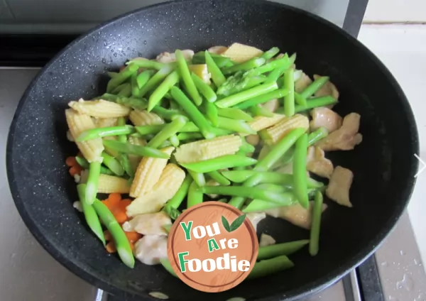 Fried chicken slices with bamboo shoots