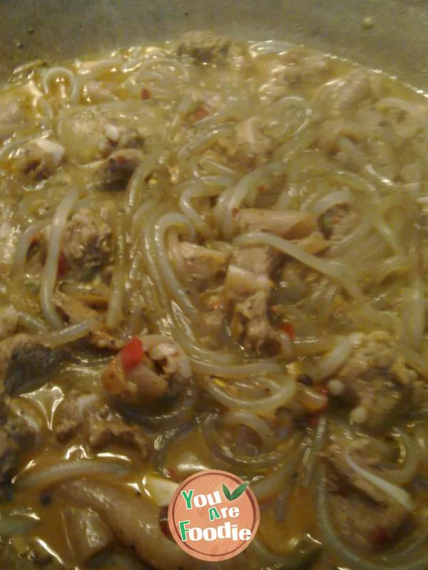 Fried vermicelli with crispy bones