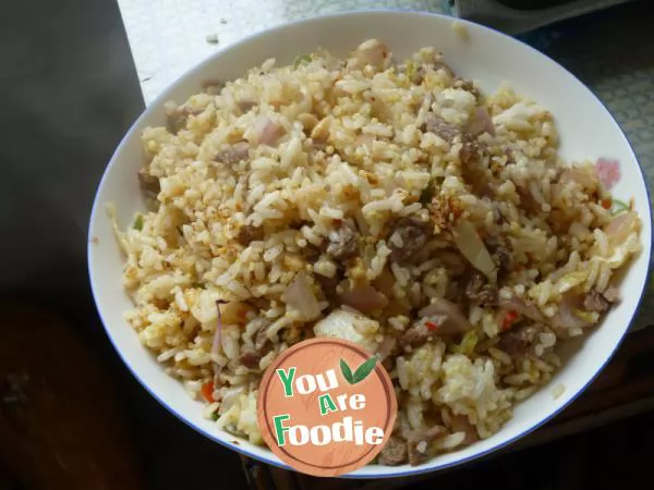 Fried rice with spicy cabbage and mutton