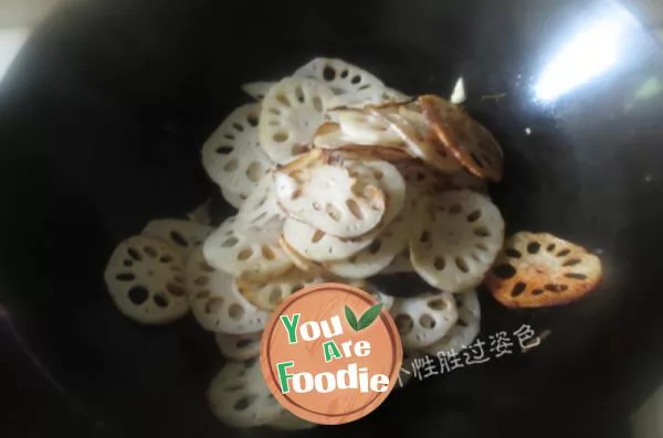 Boiled lotus root slices in Beijing sauce