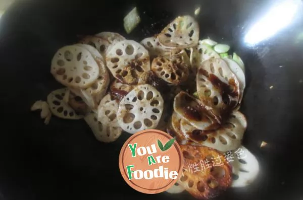 Boiled lotus root slices in Beijing sauce