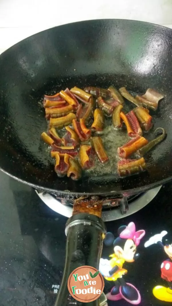 Fried eel with garlic