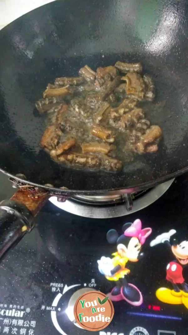 Fried eel with garlic