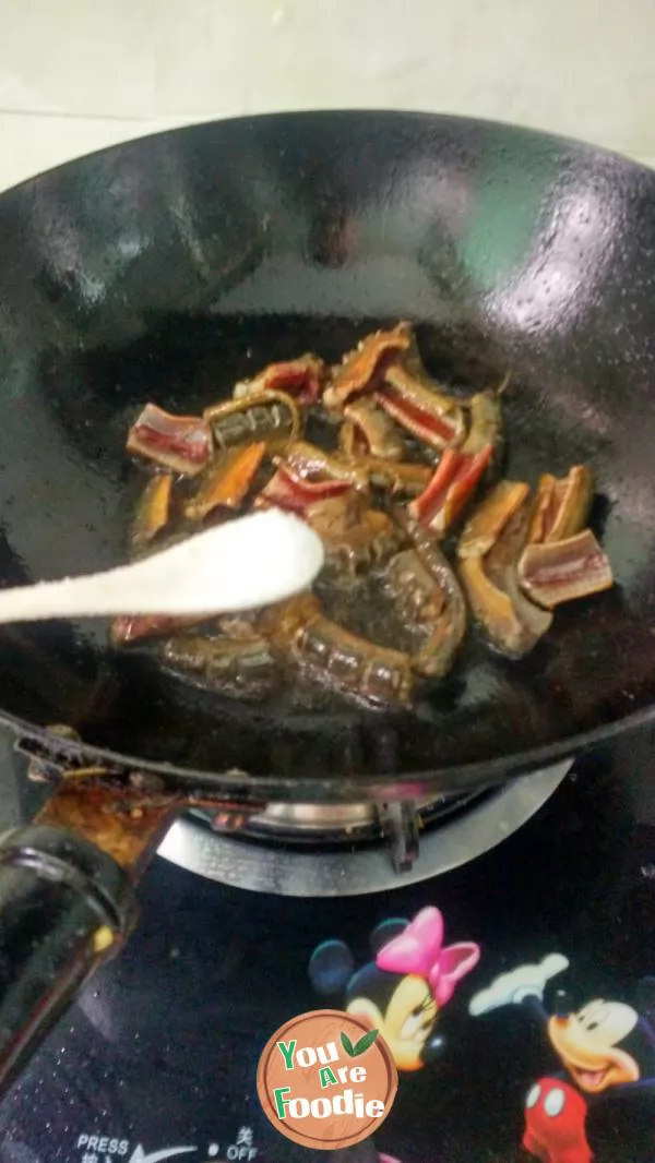 Fried eel with garlic