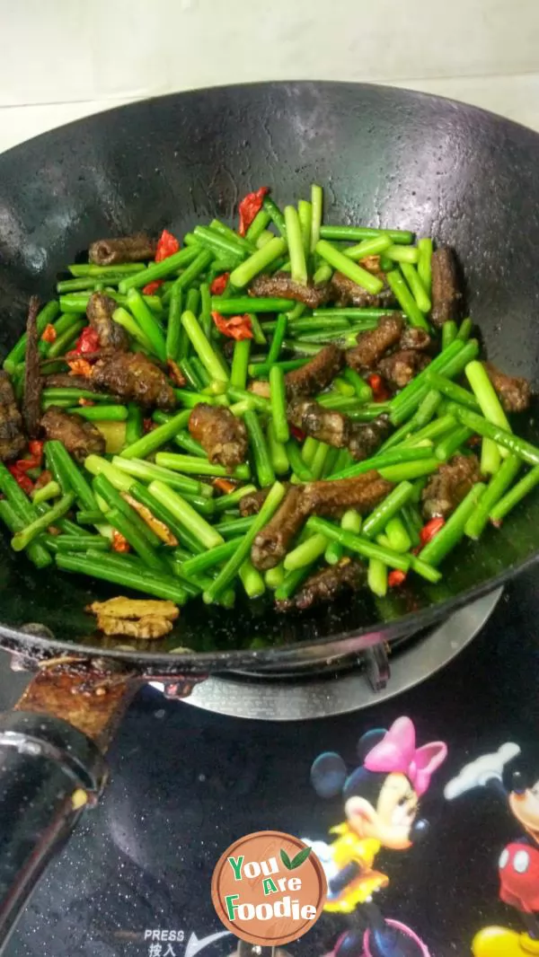 Fried eel with garlic