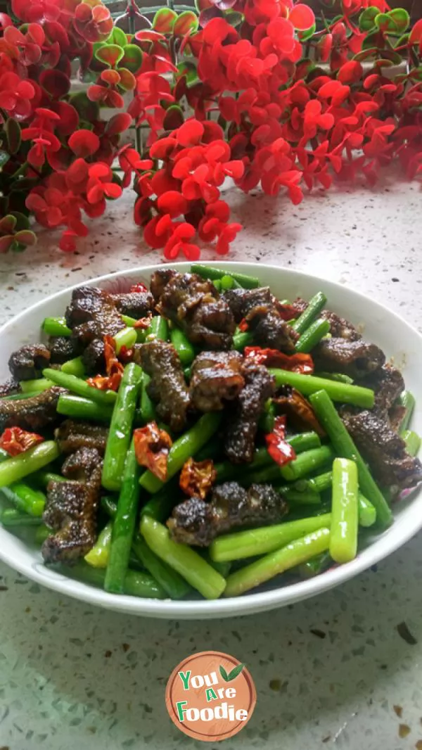 Fried eel with garlic