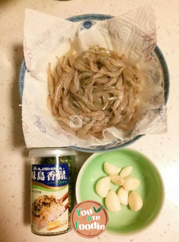 Shrimp with seaweed and garlic