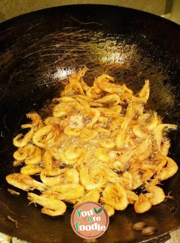 Shrimp with seaweed and garlic