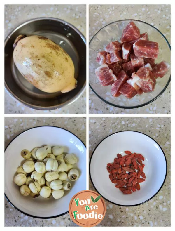 Lotus root and lotus seed lean meat soup