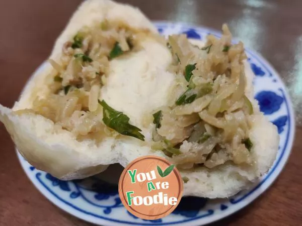 Steamed buns stuffed with radish