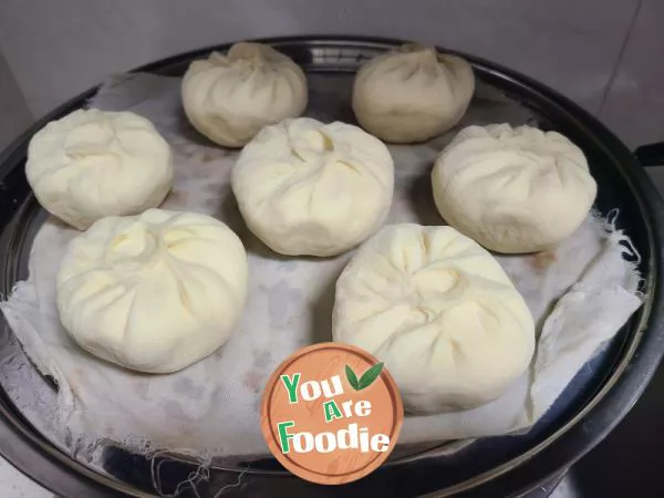 Steamed buns stuffed with radish