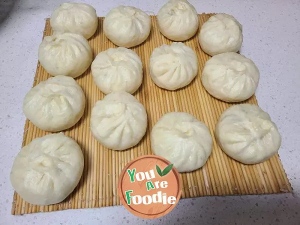 Steamed buns stuffed with radish