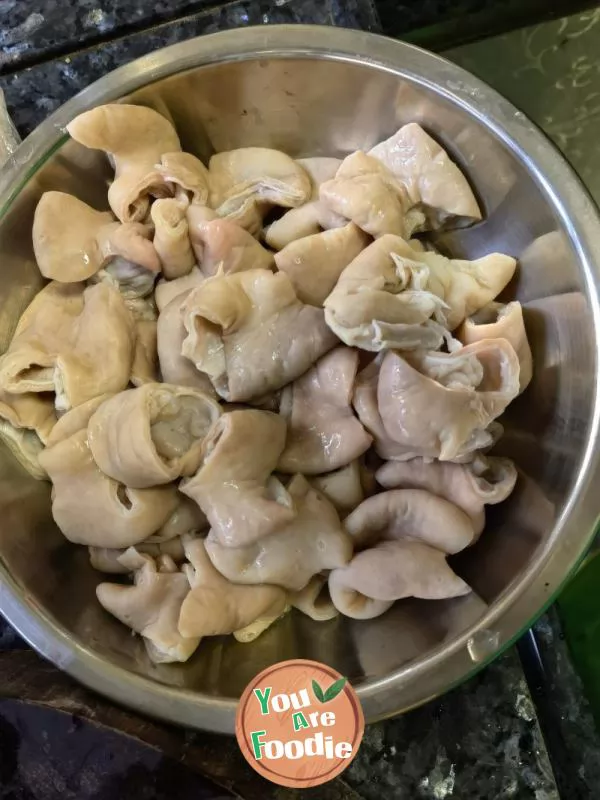 Stir fried Pork Intestine with Pickled Cabbage in Old Pot