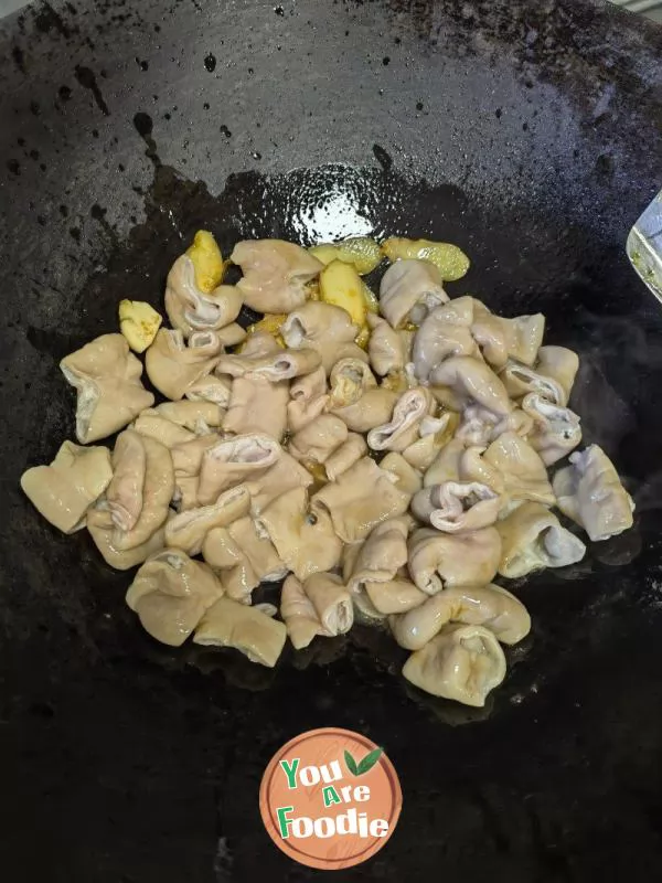 Stir fried Pork Intestine with Pickled Cabbage in Old Pot