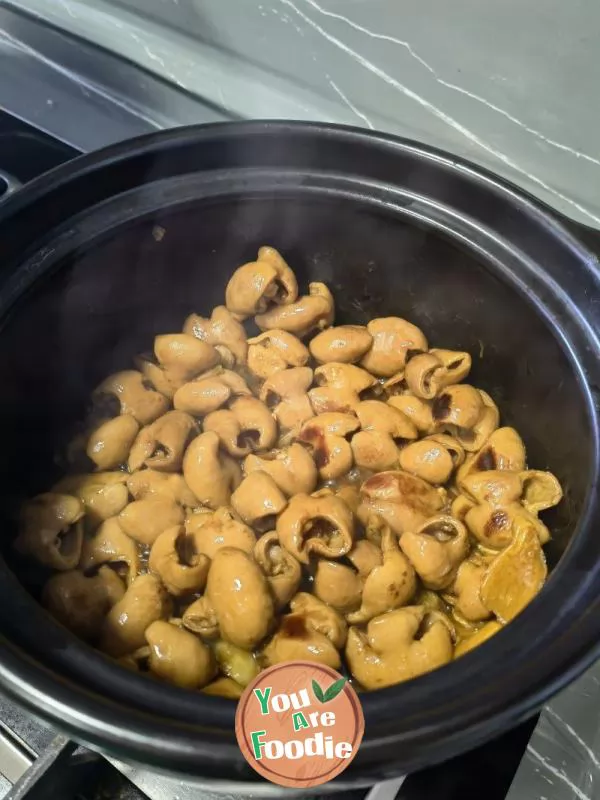 Stir fried Pork Intestine with Pickled Cabbage in Old Pot