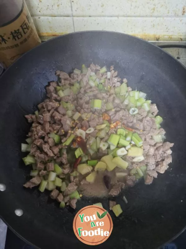 Beef with celery 