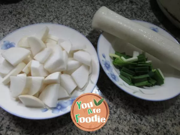 Boiled rice cake with radish