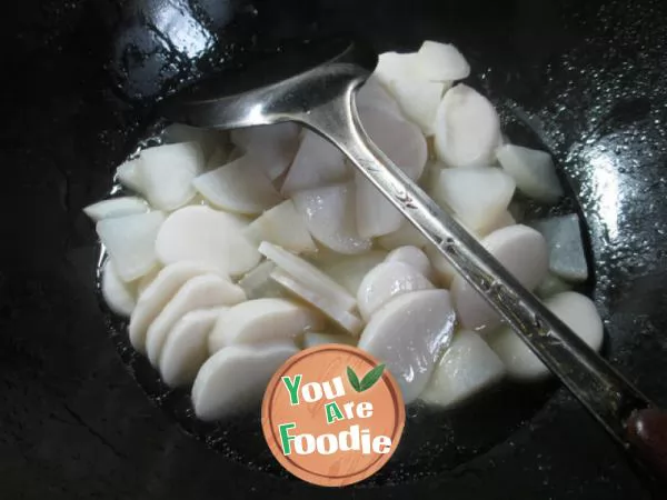 Boiled rice cake with radish