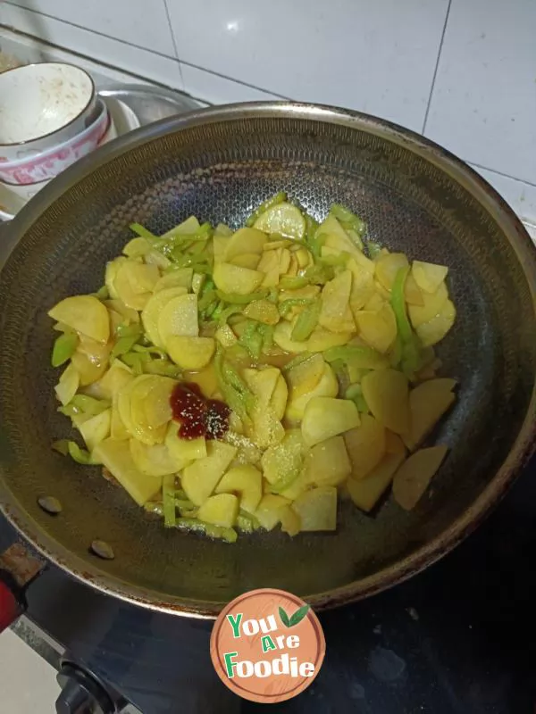 Fried Potato Chips with Pepper