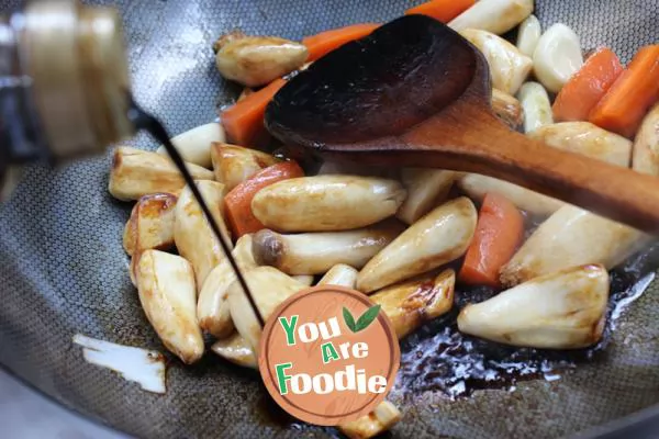 Good taste after dinner -- braised carrot with Pleurotus eryngii