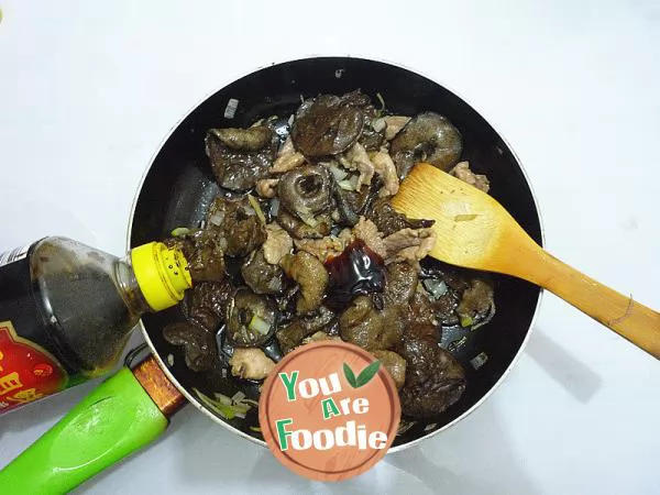 Fried sliced meat with mushroom