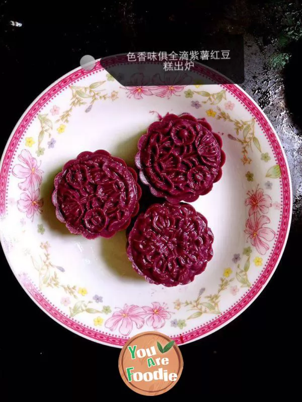 Auxiliary food for baby -- purple potato and red bean cake