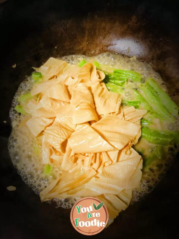 Fried bean curd and beans