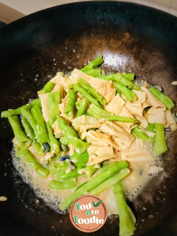 Fried bean curd and beans