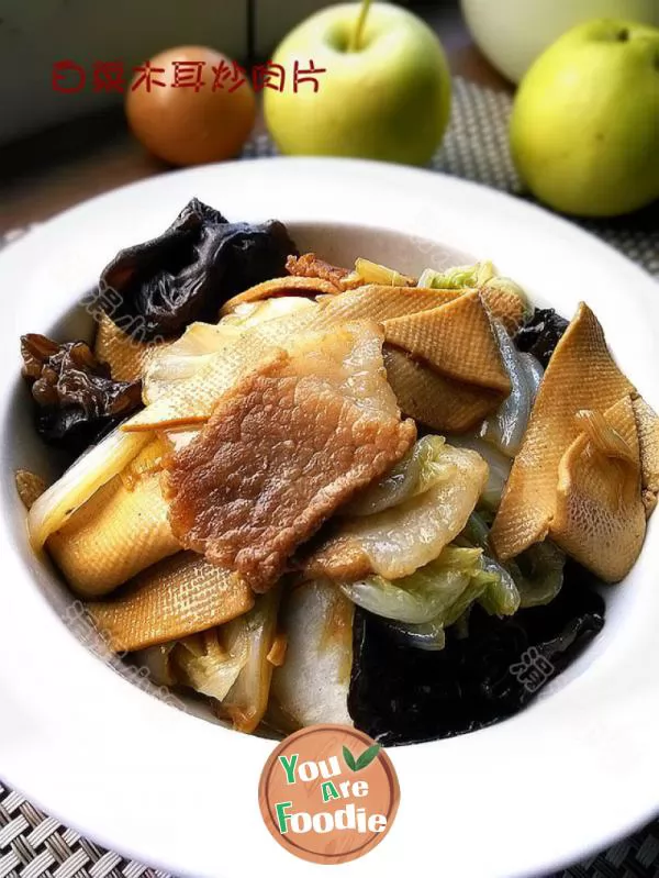 Fried-pork-slices-with-Chinese-cabbage-and-agaric