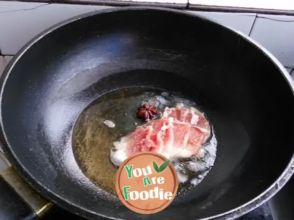 Fried pork slices with Chinese cabbage and agaric