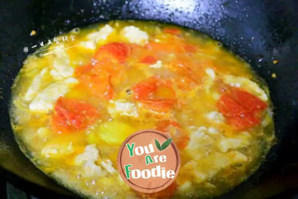 Stewed noodles with tomato