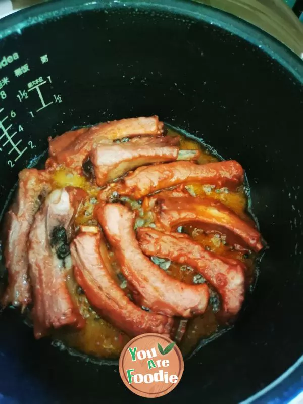 Barbecued Spareribs in Rice Pot