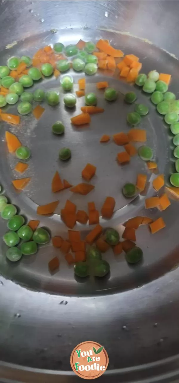 Congee with peas, carrots and shrimps