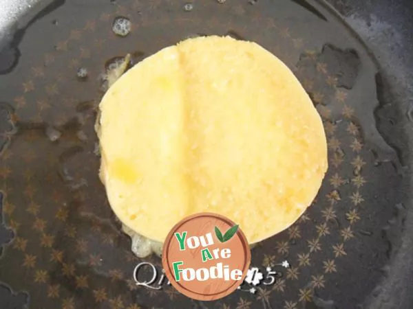 Golden steamed bread slices