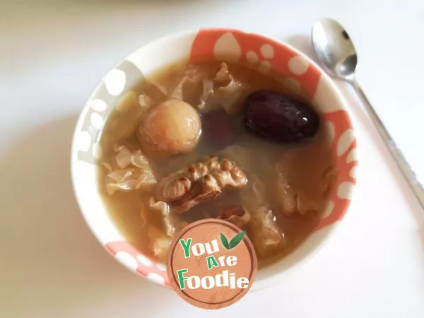 Tremella, Walnut and Longan Broth Soup