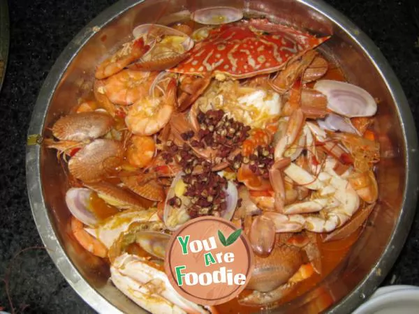 Spicy boiled seafood pot