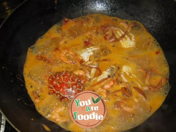 Spicy boiled seafood pot